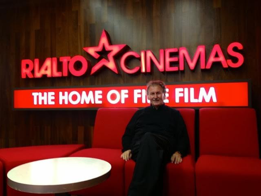 Gerhard Gruber spielt zu Stummfilmen in den Rialto Cinemas
