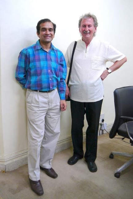Gerhard Gruber mit Dir. Pathrabe Filmarchive of India